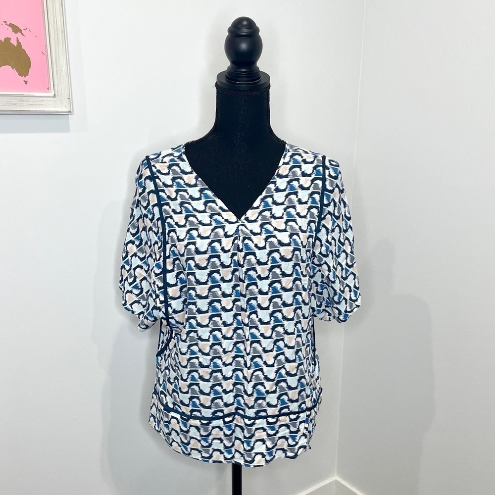 Turo by Vince Camuto V-Neck Blue and White Print Blouse